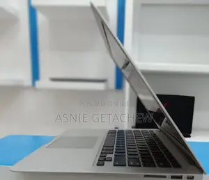 New Laptop Apple MacBook 2015 4GB Intel Core I5 SSD 128GB