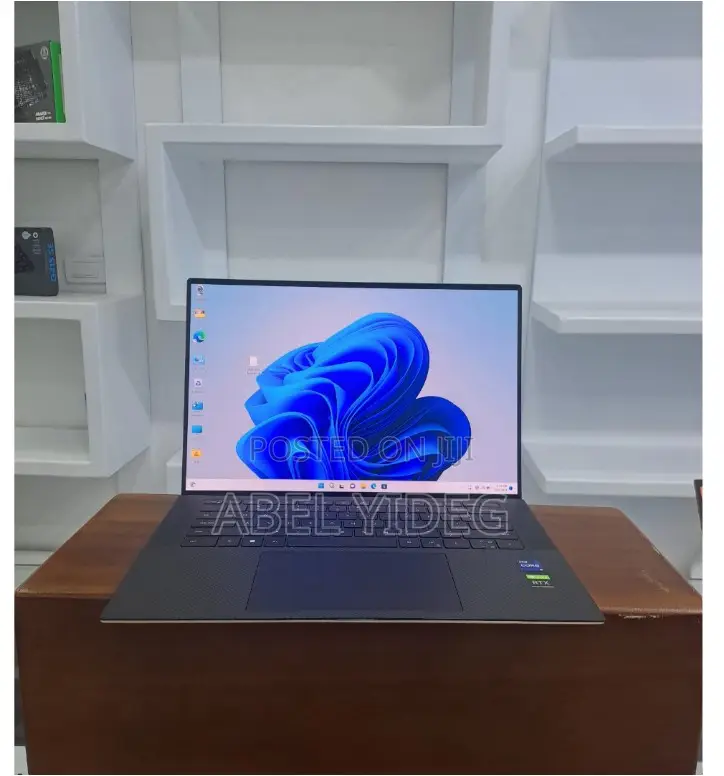 New Laptop Dell XPS 15 32GB Intel Core I9 SSD 2T
