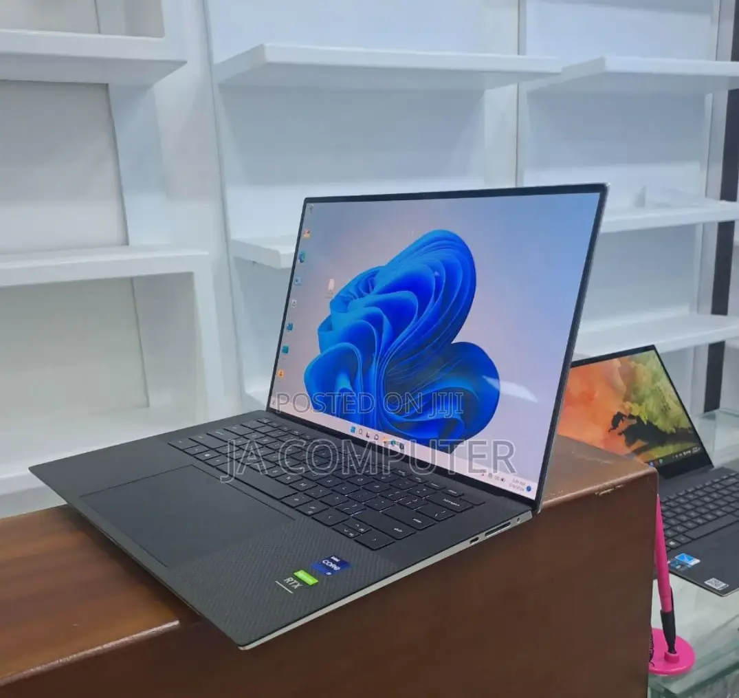 New Laptop Dell XPS 15 32GB Intel Core I9 SSD 2T