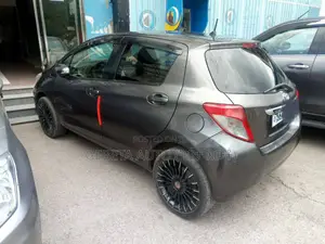 Toyota Yaris 2013 Silver