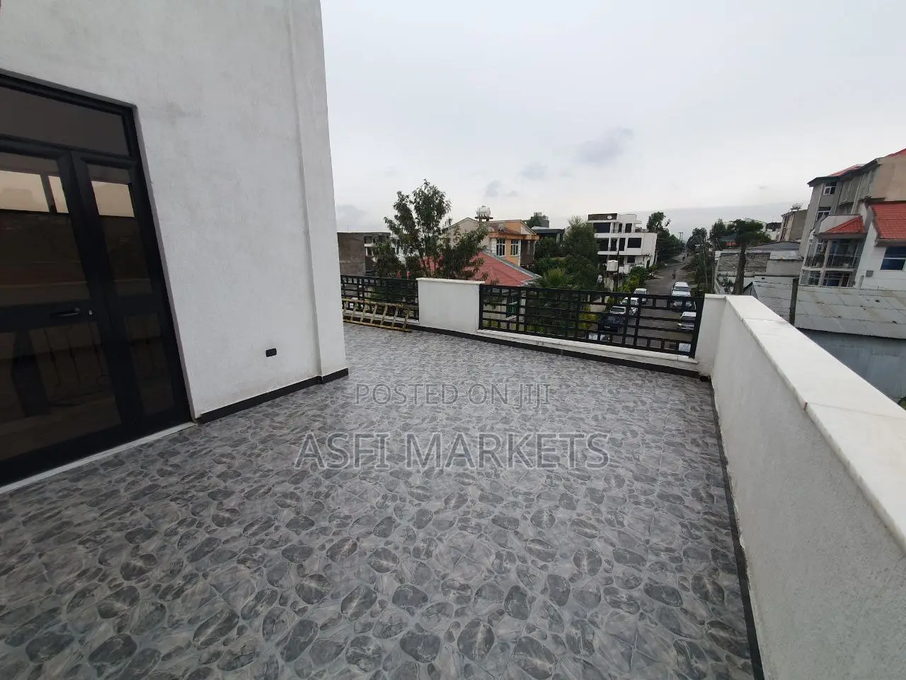 5bdrm Villa in Bole for sale