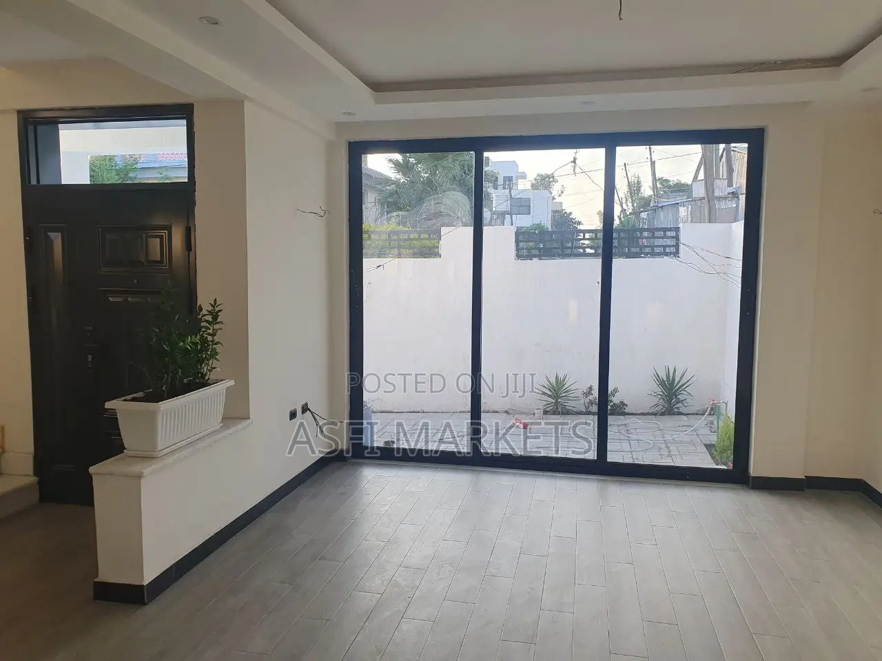 5bdrm Villa in Bole for sale