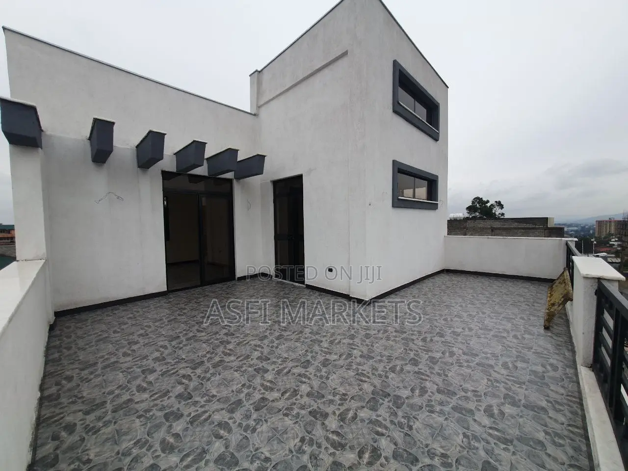 5bdrm Villa in Bole for sale