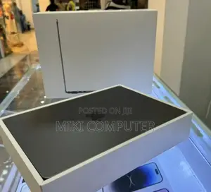 New Laptop Apple MacBook Air 2022 M2 8GB Intel SSD 256GB