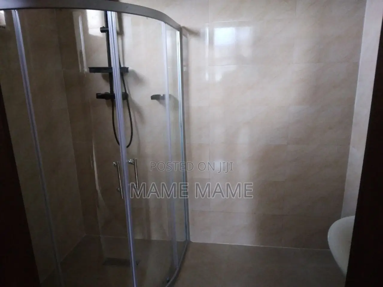 5bdrm Villa in Addis Abeba, Bole for sale