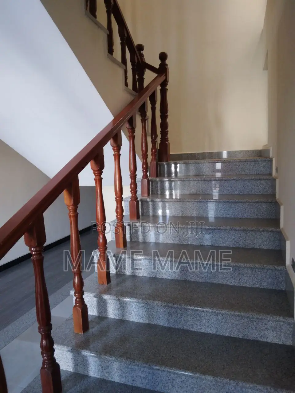 8bdrm House in Addis Abeba, Bole for sale