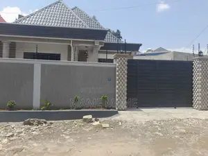 5bdrm Villa in Addis Abeba, Bole for sale