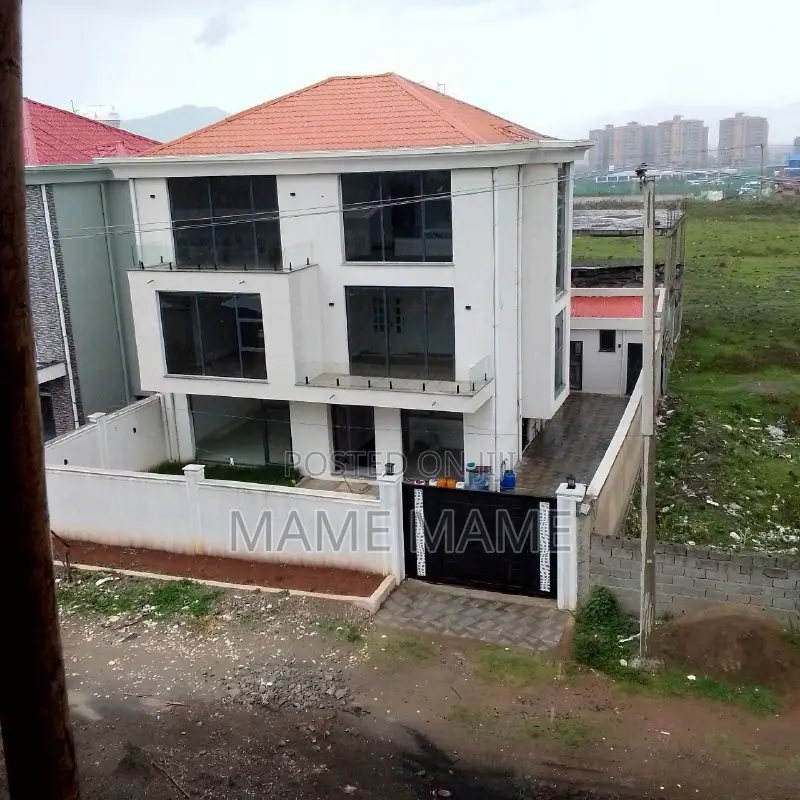 7bdrm House in Addis Abeba, Bole for sale