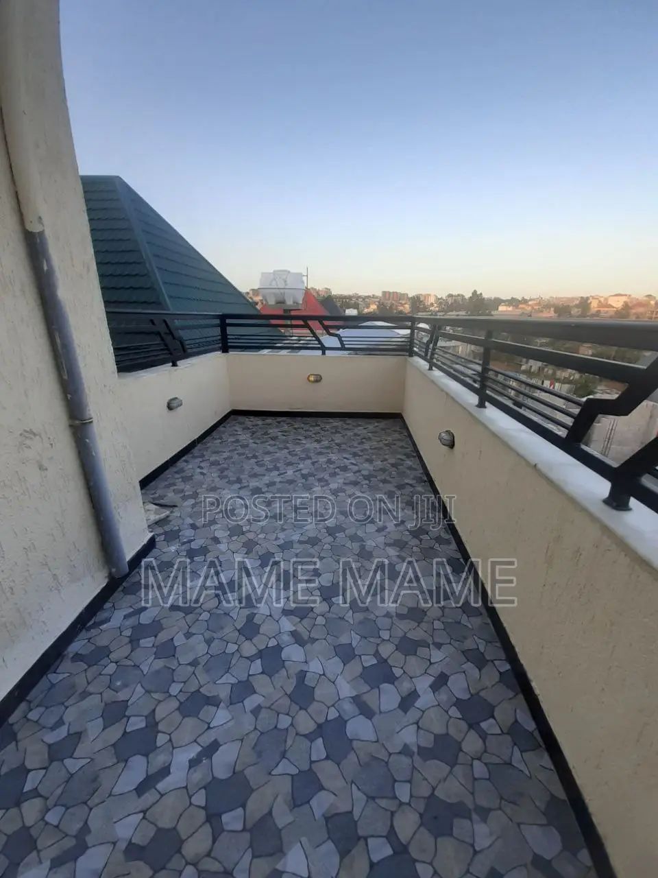 8bdrm House in Addis Abeba, Bole for sale