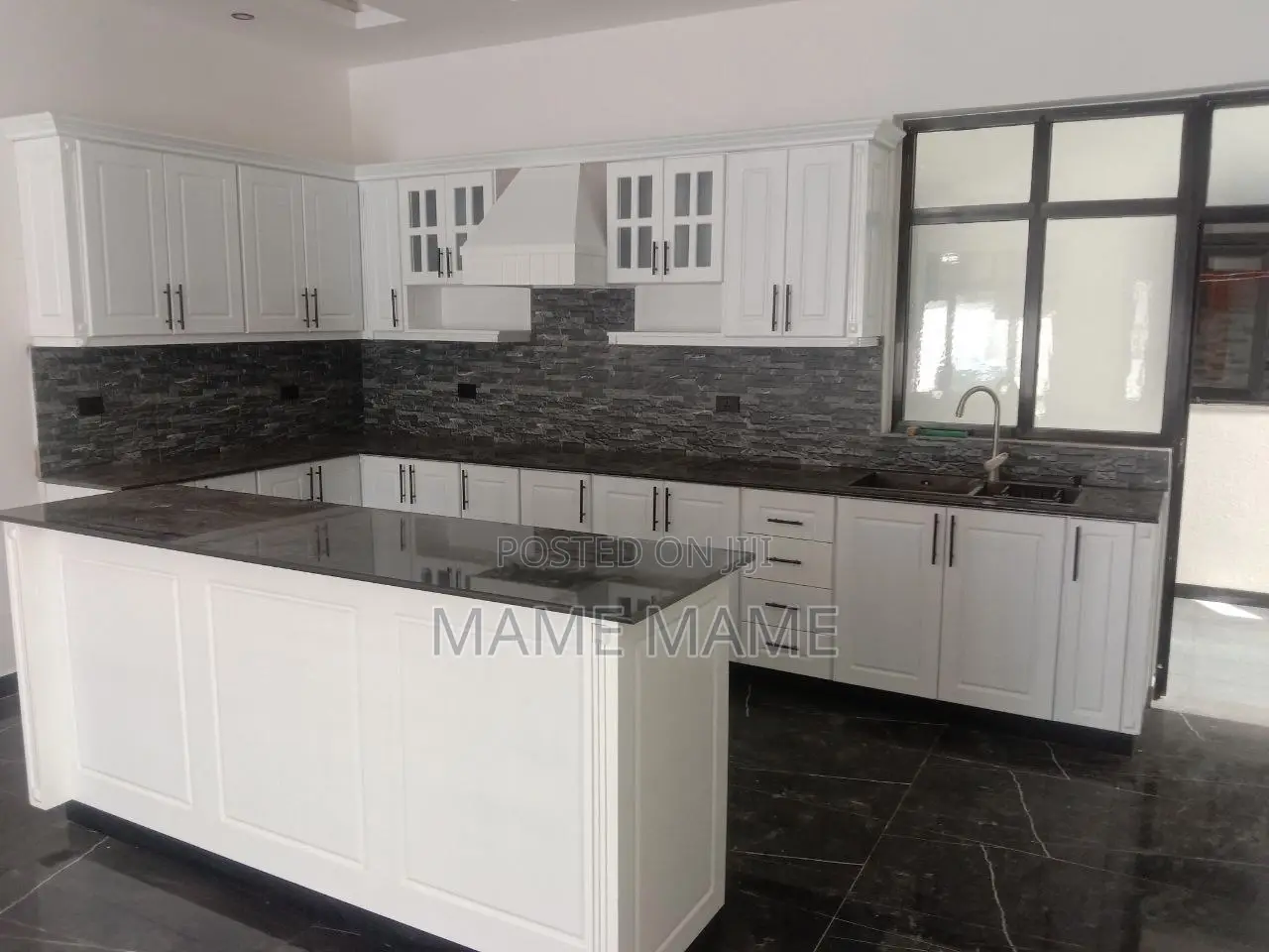 8bdrm House in Addis Abeba, Bole for sale