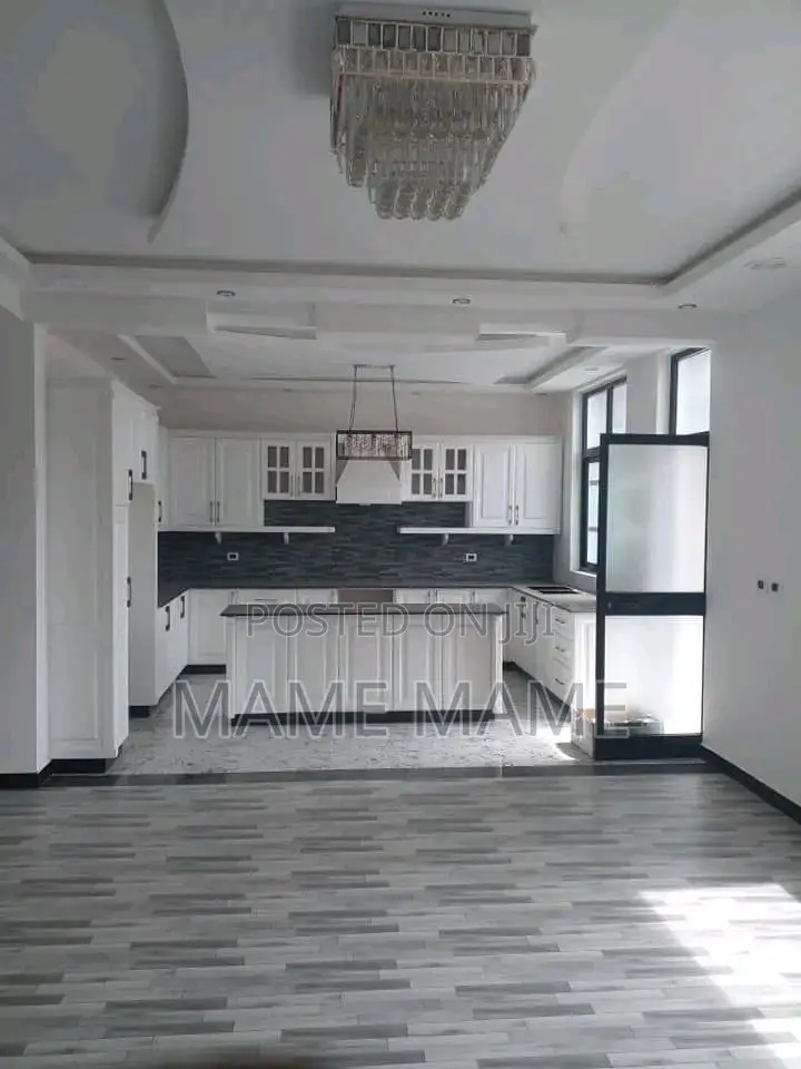 8bdrm House in Addis Abeba, Bole for sale