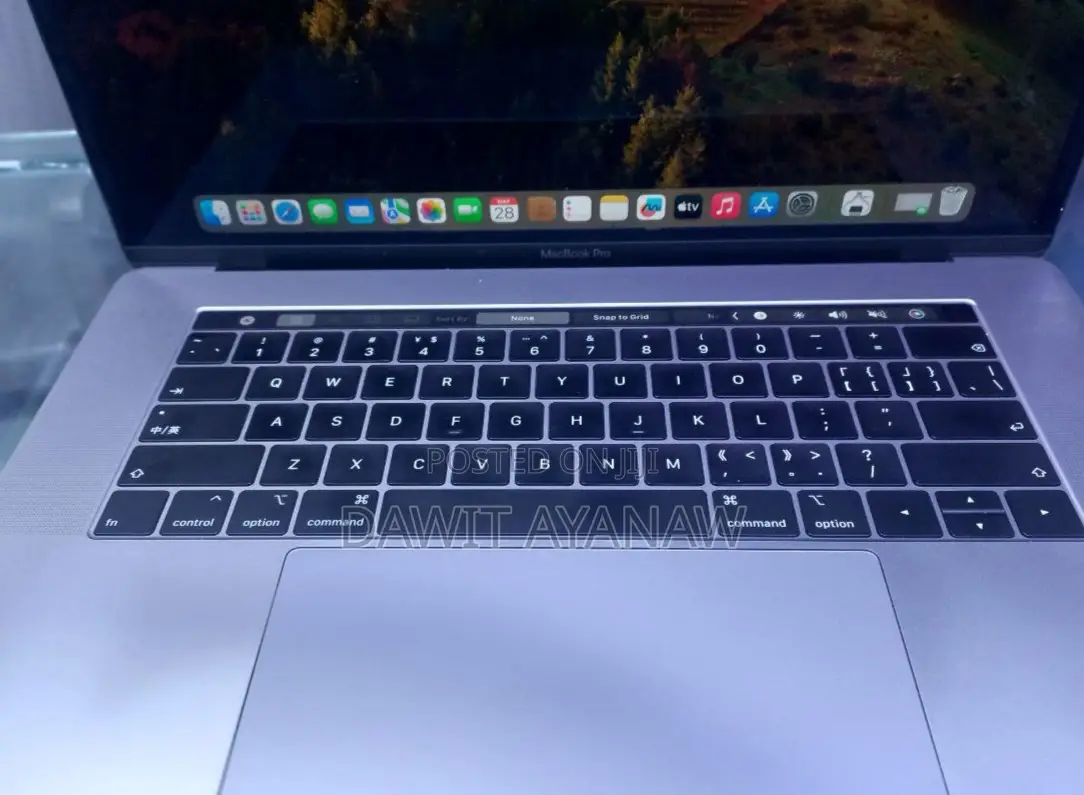 New Laptop Apple MacBook Pro 2018 16GB Intel Core I9 SSD 512GB