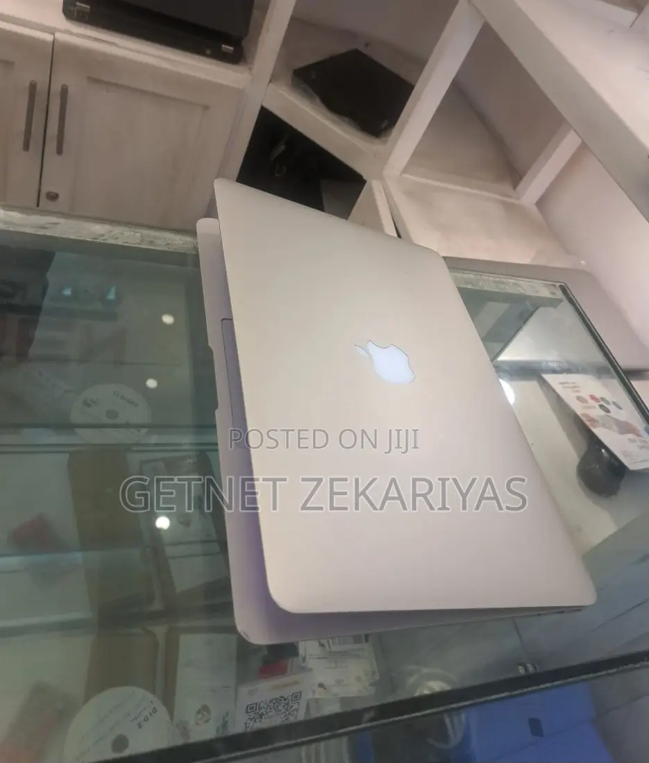 New Laptop Apple MacBook Air 2015 8GB Intel Core I5 SSD 128GB