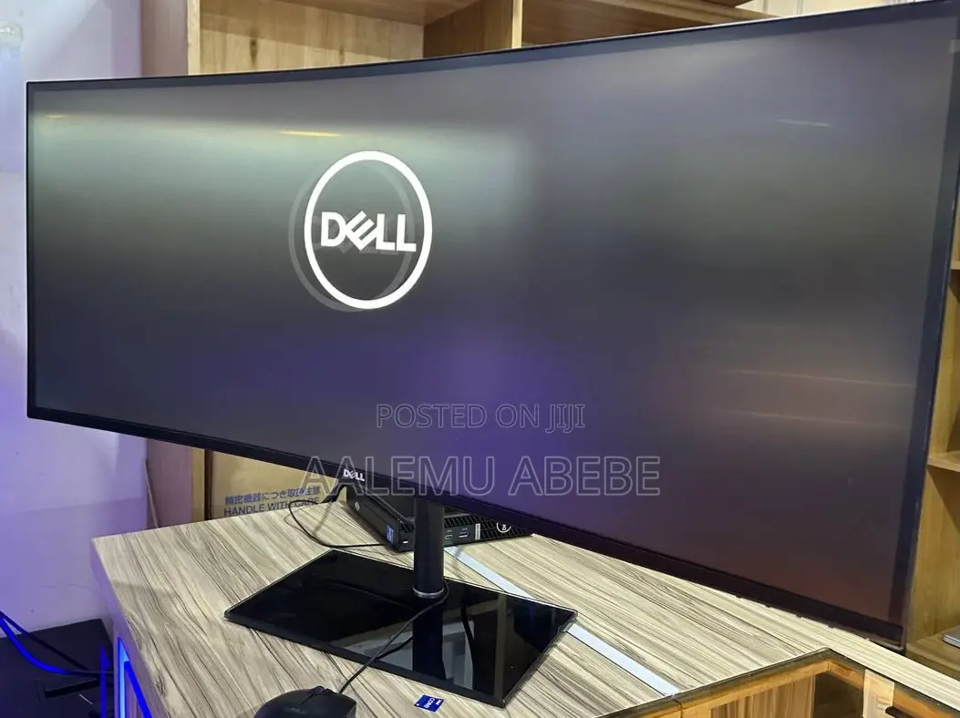 New Desktop Computer Dell Inspiron 24 5000 8GB SSD 700GB