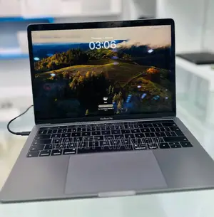 New Laptop Apple MacBook Pro 2019 16GB Intel Core I7 SSD 256GB