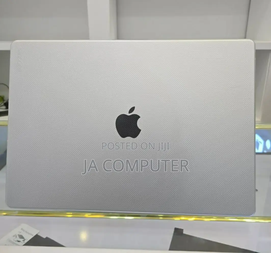 New Laptop Apple MacBook Pro 16GB Apple M2 Ultra SSD 1T
