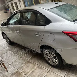 Toyota Yaris 2015 Silver