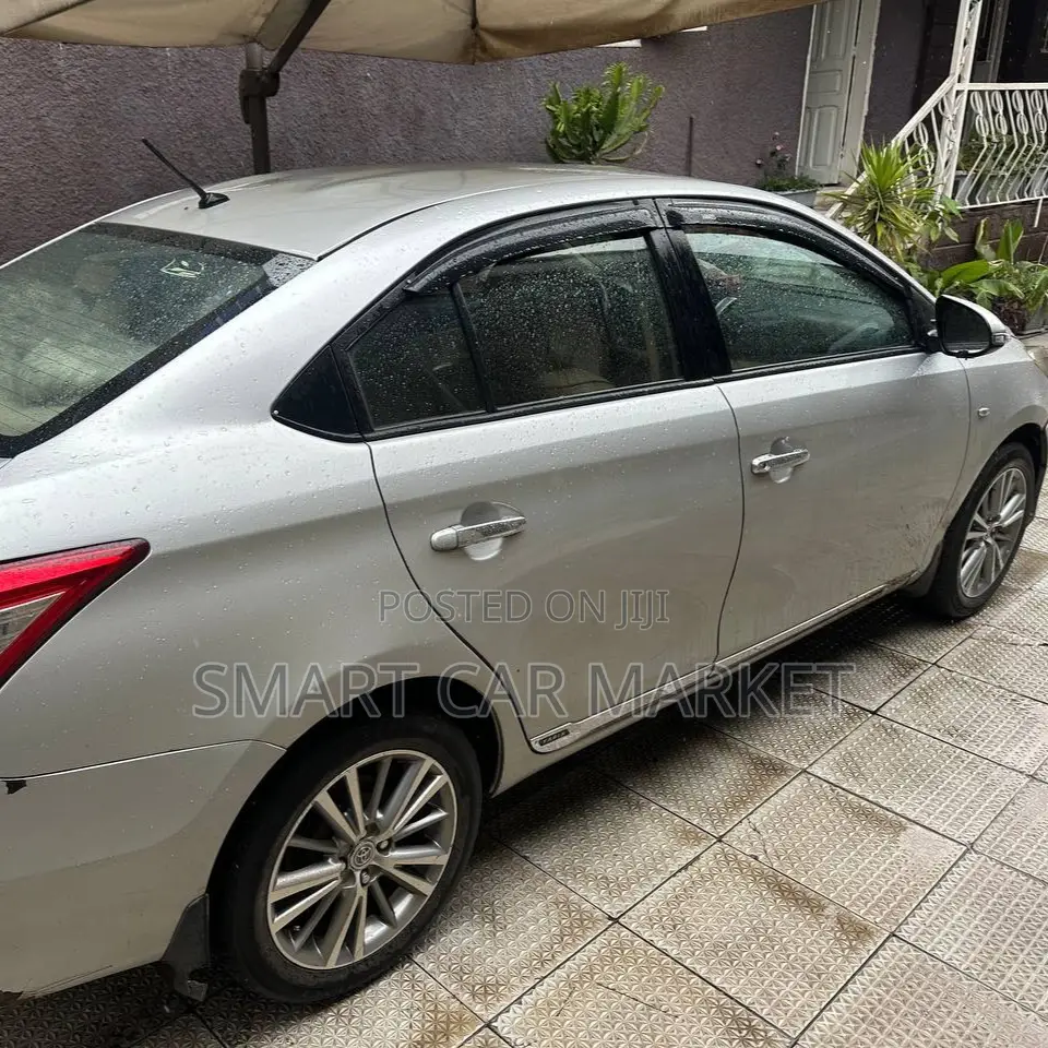 Toyota Yaris 2015 Silver
