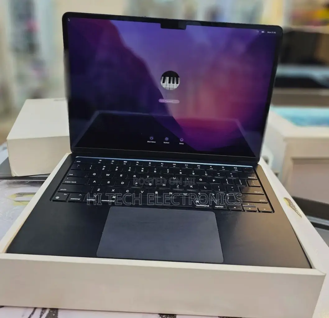 New Laptop Apple MacBook Air 2022 M2 8GB Apple M2 SSD 256GB