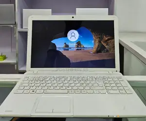 New Laptop Toshiba Satellite C850 4GB Intel Core 2 Quad HDD 500GB