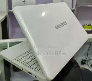 Laptop Toshiba Satellite C850 4GB Intel Core 2 Quad HDD 500GB
