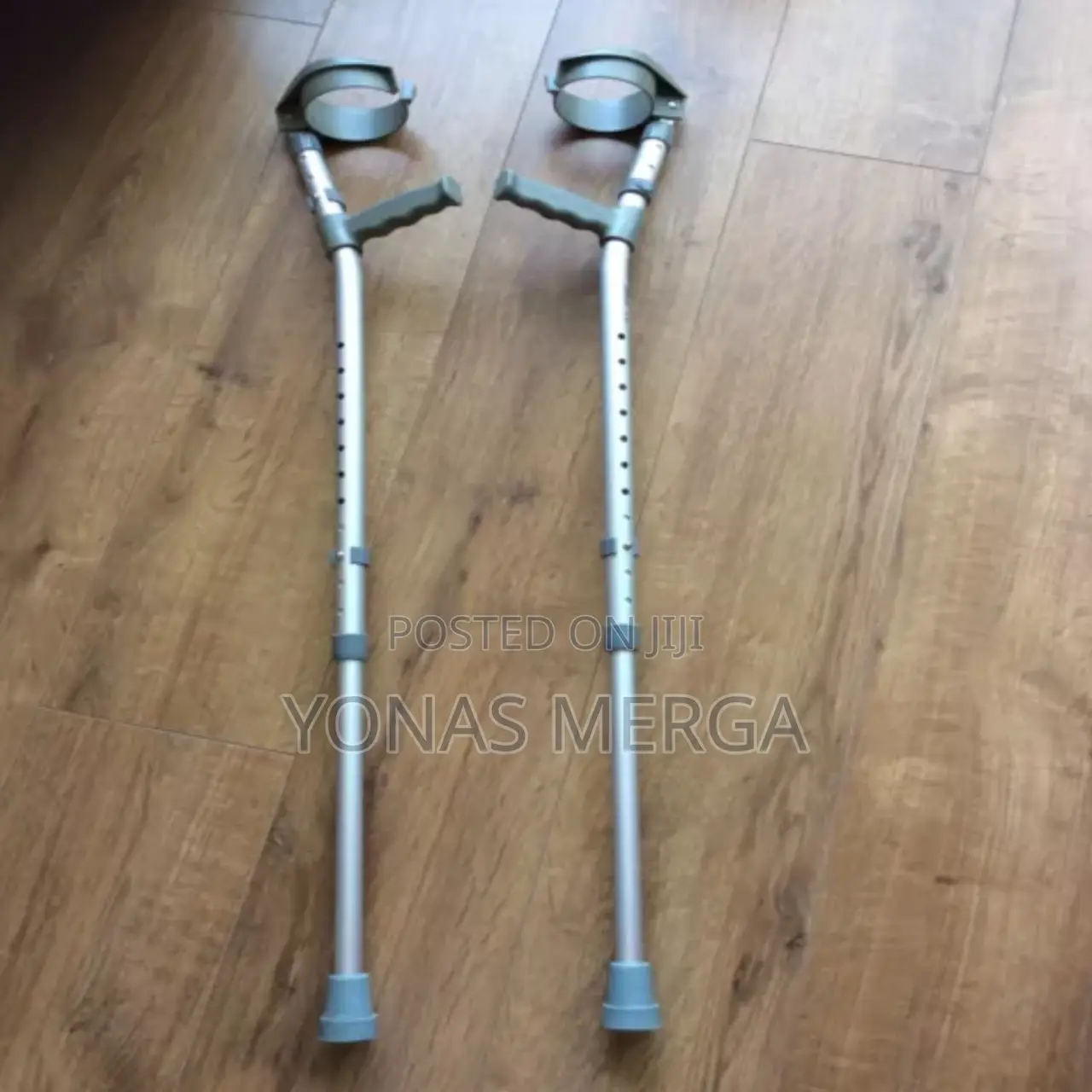 ክራንች亞adjustable Elbow Crutches -Plastic Handles Extra Long