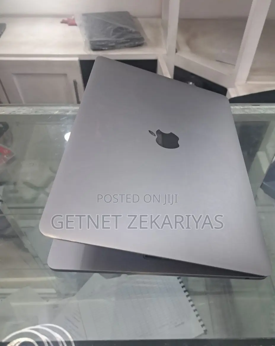 New Laptop Apple MacBook Pro 2017 8GB Intel Core i7 SSD 256GB