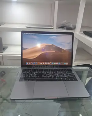 New Laptop Apple MacBook Pro 2017 8GB Intel Core i7 SSD 256GB