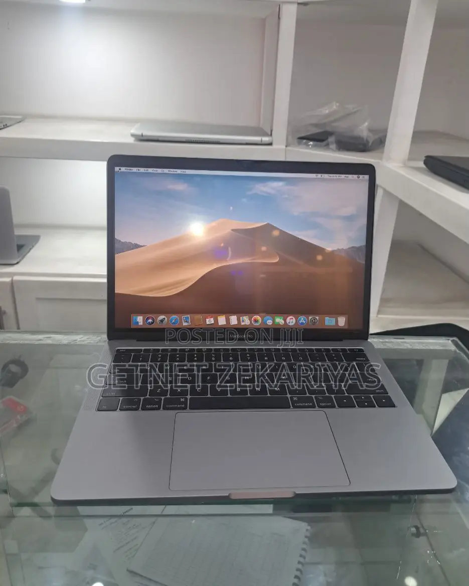 New Laptop Apple MacBook Pro 2017 8GB Intel Core i7 SSD 256GB