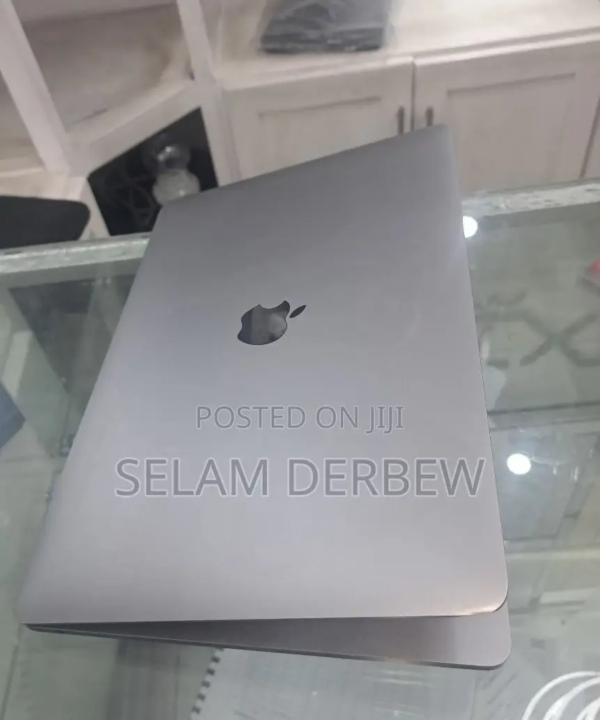 New Laptop Apple MacBook Pro 2017 16GB Intel Core I5 SSD 256GB