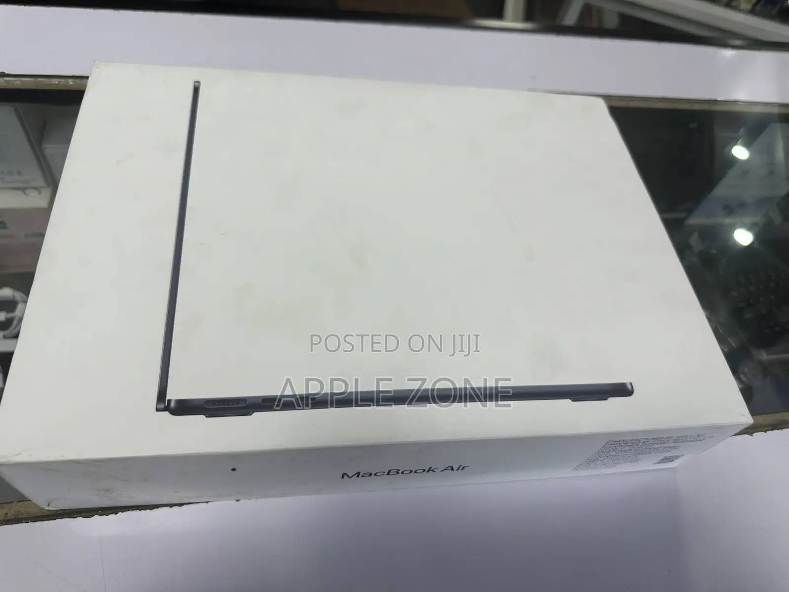 New Laptop Apple MacBook Air 2024 M3 13-Inch 8GB Apple M3 SSD 256GB