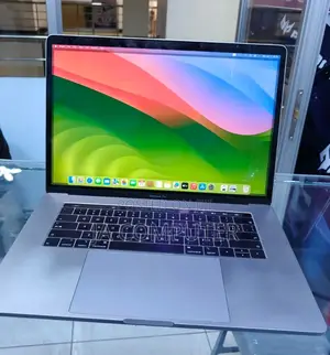 New Laptop Apple MacBook Pro 16GB Intel Core I7 SSD 512GB