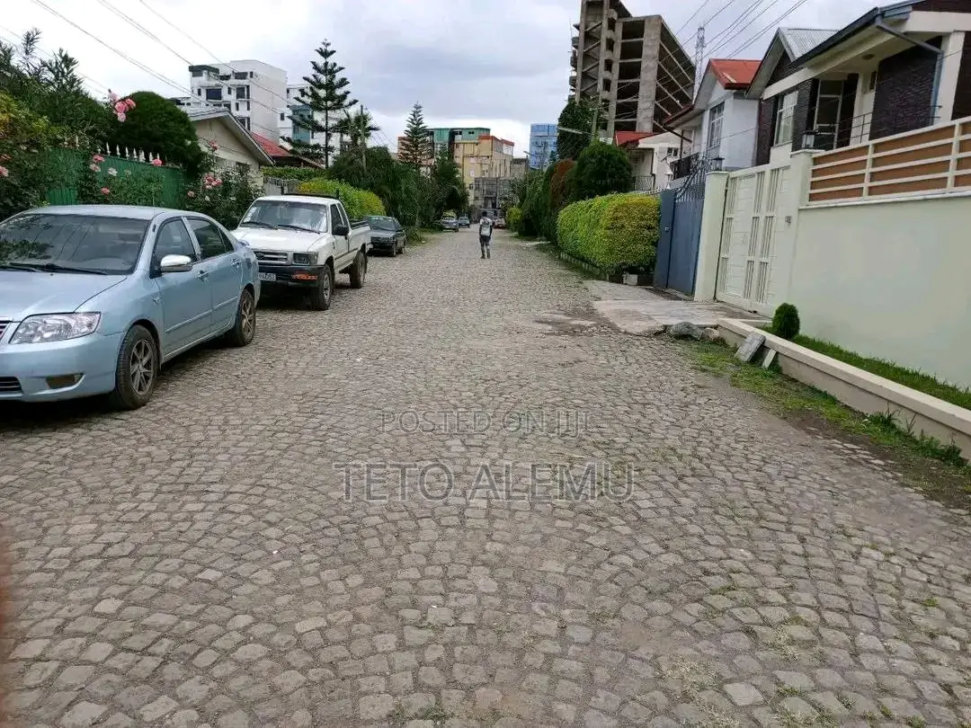 4bdrm House in የሚሸጥ ቤት አያት ኮምፓውድ, Bole for sale