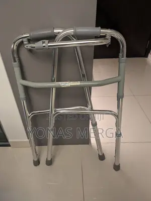Aluminium Foldable Walker號easy Adjustment W/Push-Button/ወከር