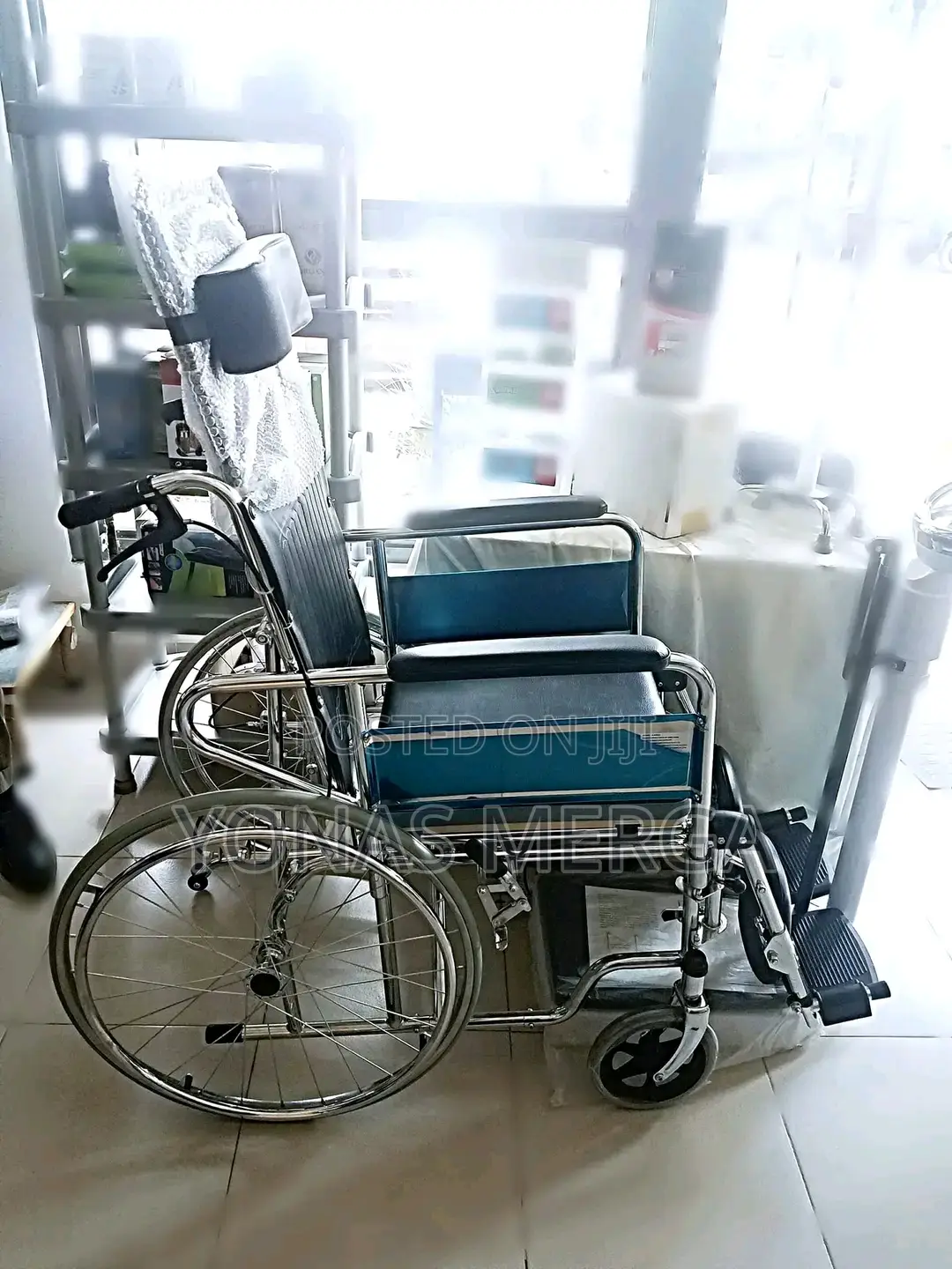 Toilet Wheelchair/Wheelchair 110 Folding Light Wheelchair