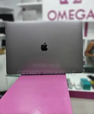 New Laptop Apple MacBook Pro 2017 16GB Intel Core I7 SSD 512GB