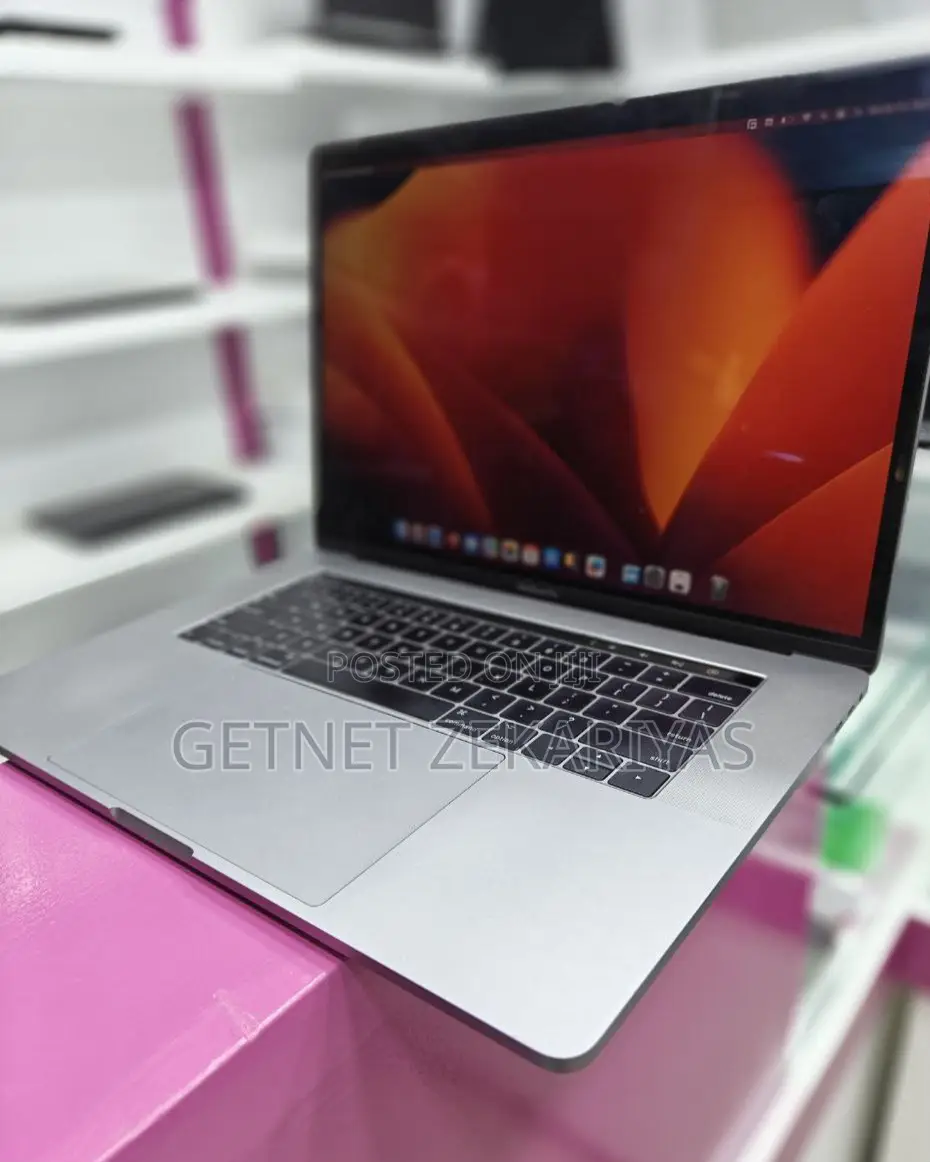New Laptop Apple MacBook Pro 2017 16GB Intel Core I7 SSD 512GB