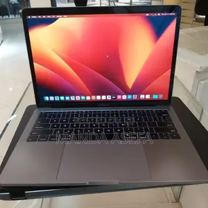 New Laptop Apple MacBook Pro 2017 16GB Intel Core I7 SSD 512GB