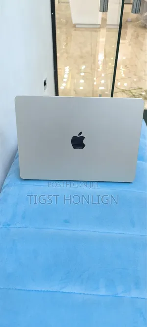 New Laptop Apple MacBook Air 2024 M3 13-Inch 8GB Apple M3 SSD 256GB