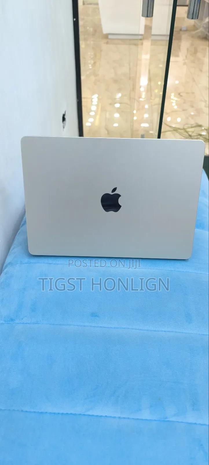 New Laptop Apple MacBook Air 2024 M3 13-Inch 8GB Apple M3 SSD 256GB