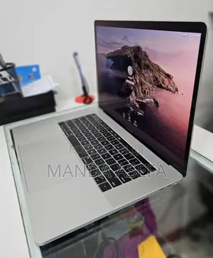 New Laptop Apple MacBook Pro 2018 16GB Intel Core I7 SSD 256GB