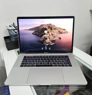 New Laptop Apple MacBook Pro 2018 16GB Intel Core I7 SSD 256GB
