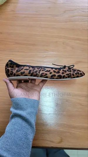 35 ቁጥር ሞደ ጠባብ ጫማ ፡ ነብራማ Small Size Shoe Tiger Print