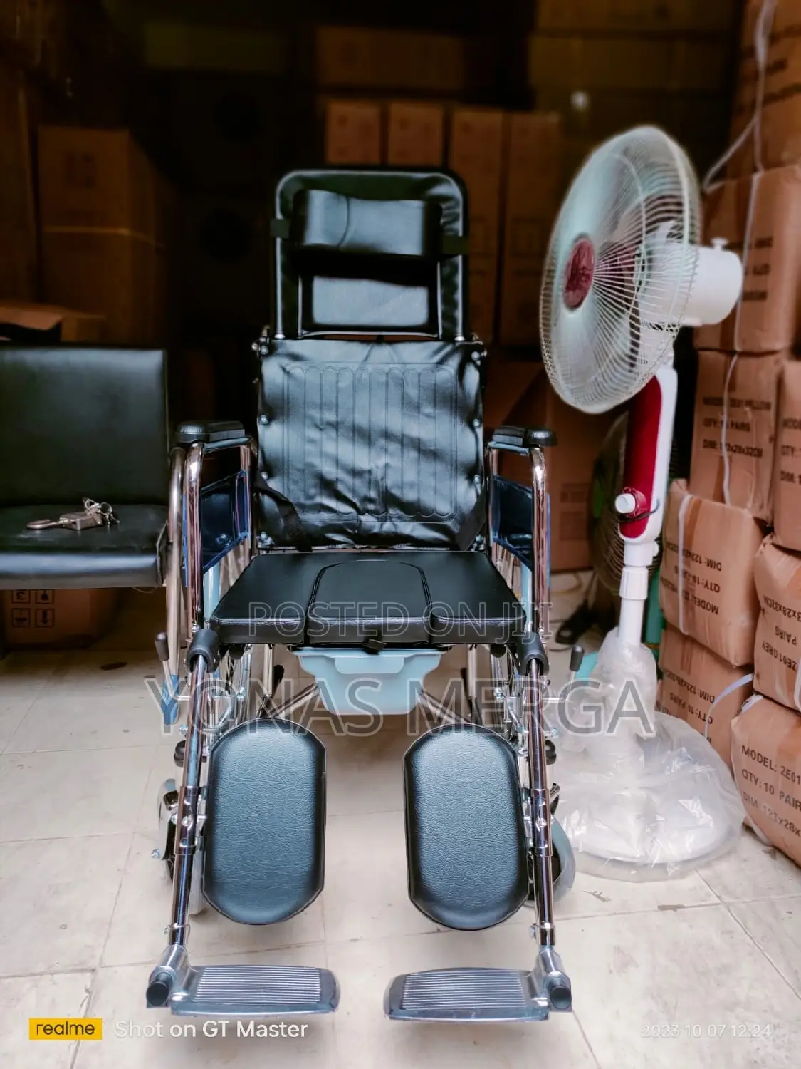 Toilet Wheelchair፦፧Wheelchair:;Wheelchair,*Wheelchair0?ዊልቼር