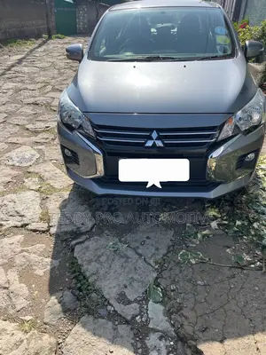 Mitsubishi Attrage 2022 Silver