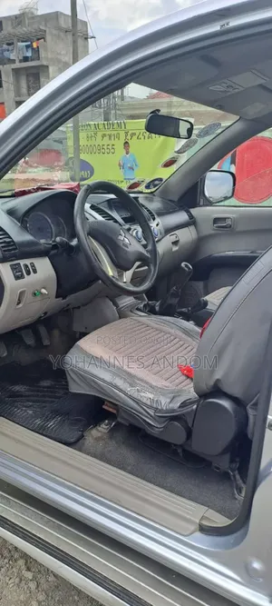 Mitsubishi L200 Club Cab 2.5 136hp 4WD 2007 Silver