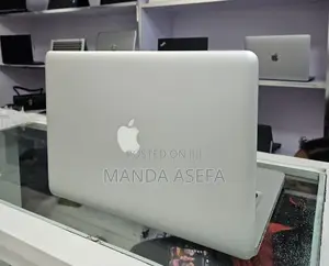 New Laptop Apple MacBook Pro 4GB Intel Core I5 HDD 500GB