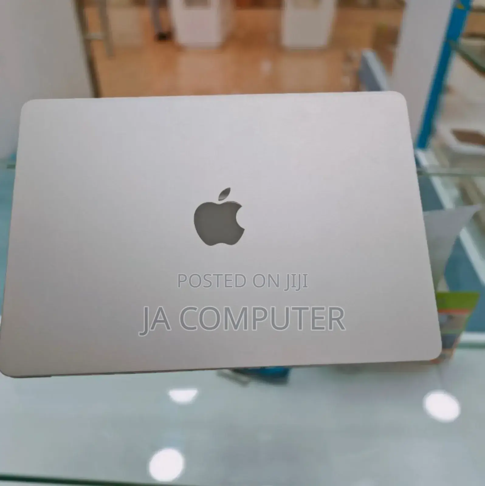 New Laptop Apple MacBook Air 2024 M3 13-Inch 8GB Apple M3 SSD 256GB