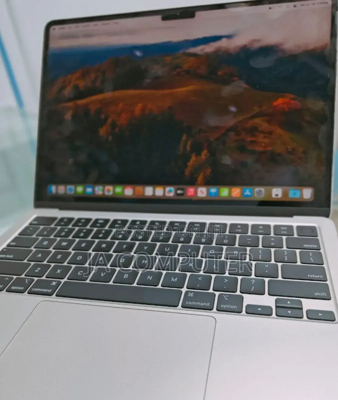 New Laptop Apple MacBook Air 2024 M3 13-Inch 8GB Apple M3 SSD 256GB
