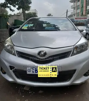 Toyota Yaris 2012 Silver